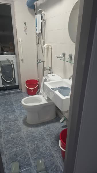 535 Bukit Panjang Ring Road, 535 Bukit Panjang Ring Road, Room Rental, 110 sqft, HDB Flat For Rent, by Shaun How, 500160940 - Bathroom - PropertyGuru.com.sg