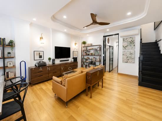 Beautifully Renovated Sembawang Hills Estate Inter Terrace 1KM from CHIJ St Nic’s