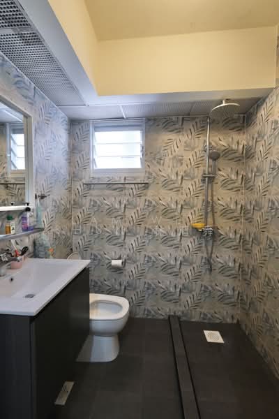 452A Sengkang West Way, 452A Sengkang West Way, 3 Bedrooms, 990 sqft, HDB Flat For Sale, by Lam Wei Shun 林渭舜, 500160952 - Bathroom - PropertyGuru.com.sg