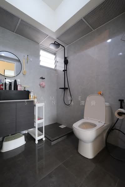452A Sengkang West Way, 452A Sengkang West Way, 3 Bedrooms, 990 sqft, HDB Flat For Sale, by Lam Wei Shun 林渭舜, 500160952 - Bathroom - PropertyGuru.com.sg