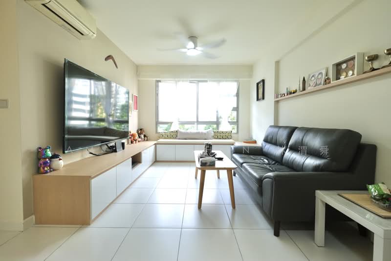 452A Sengkang West Way, 452A Sengkang West Way, 3 Bedrooms, 990 sqft, HDB Flat For Sale, by Lam Wei Shun 林渭舜, 500160952 - Living Room - PropertyGuru.com.sg