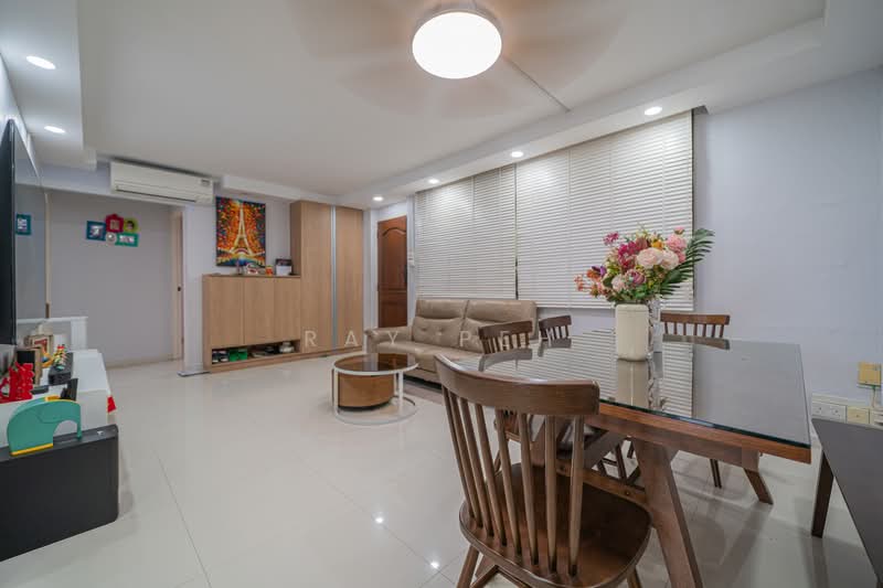 333 Woodlands Street 32, 333 Woodlands Street 32, 3 Bedrooms, 893 sqft, HDB Flat For Sale, by Ray Peh, 500160955 - Living Room - PropertyGuru.com.sg