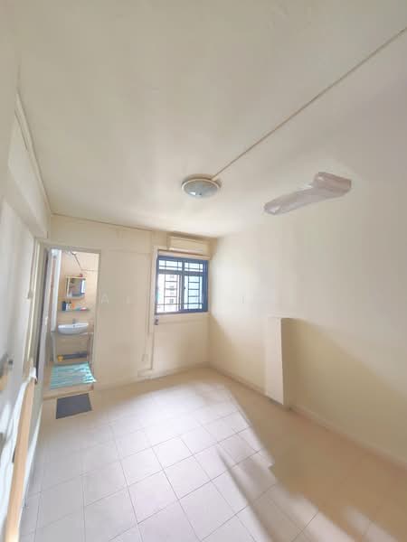 558 Ang Mo Kio Avenue 10, 558 Ang Mo Kio Avenue 10, 2 Bedrooms, 721 sqft, HDB Flat For Sale, by Alvin Lee, 500160957 - Bathroom - PropertyGuru.com.sg