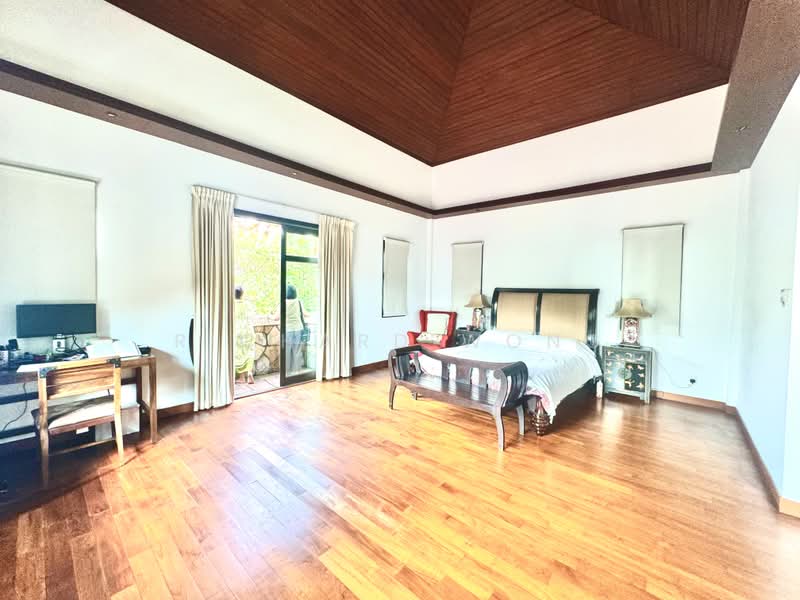sunset heights, sunset heights / clementi park / upper bukit timah, 5 Bedrooms, 5,300 sqft, Detached House For Sale, by Richard Wong, 500160978 - Master Bedroom - PropertyGuru.com.sg