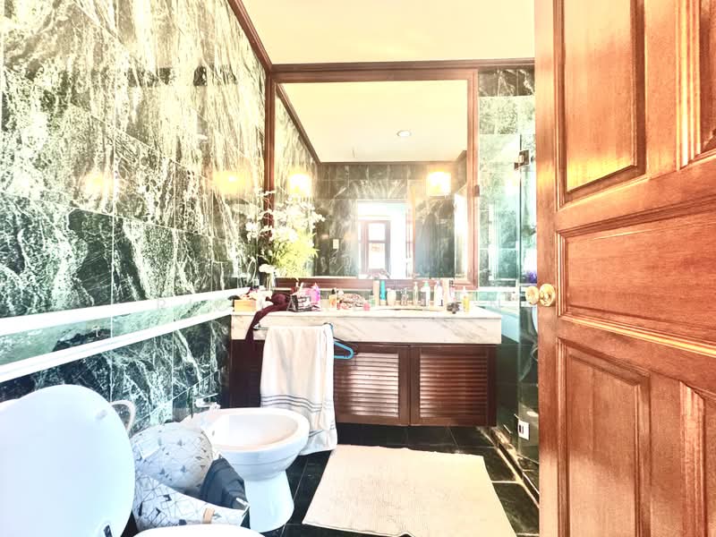 sunset heights, sunset heights / clementi park / upper bukit timah, 5 Bedrooms, 5,300 sqft, Detached House For Sale, by Richard Wong, 500160978 - Bathroom - PropertyGuru.com.sg