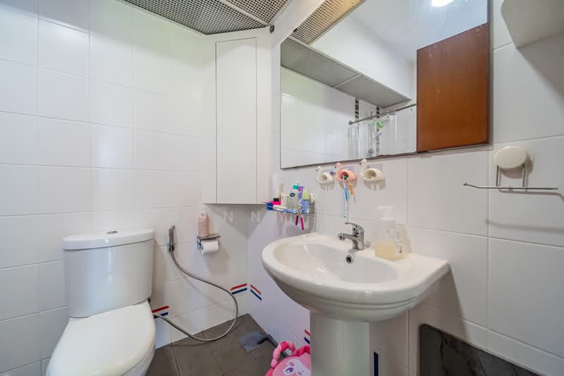 614A Edgefield Plains, 614A Edgefield Plains, 3 Bedrooms, 1,033 sqft, HDB Flat For Sale, by Donny Lee, 500160995 - Bathroom - PropertyGuru.com.sg