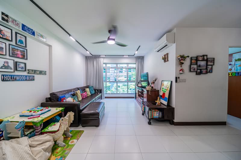 614A Edgefield Plains, 614A Edgefield Plains, 3 Bedrooms, 1,033 sqft, HDB Flat For Sale, by Donny Lee, 500160995 - Living Room - PropertyGuru.com.sg