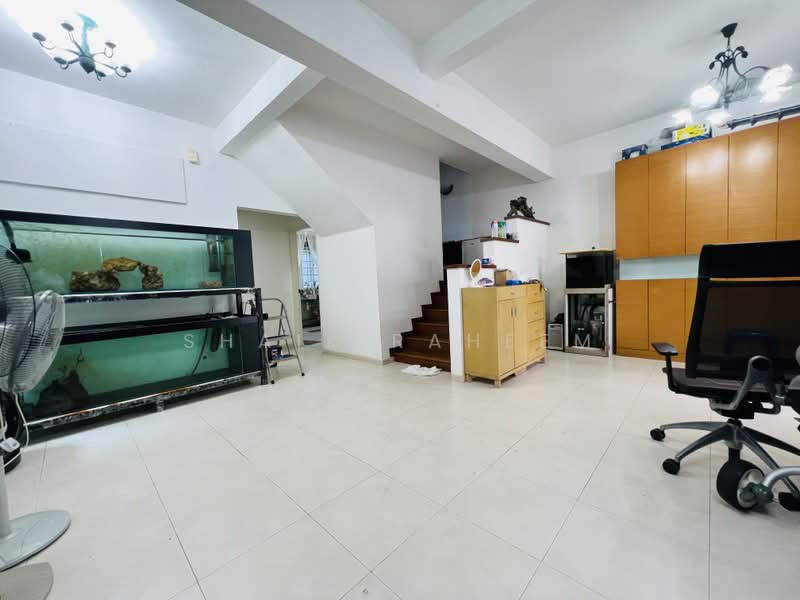 Jalan Elok, Jalan Elok, 4 Bedrooms, 4,481 sqft, Corner Terrace For Sale, by Shaik Raheem, 500161002 - Living Room - PropertyGuru.com.sg