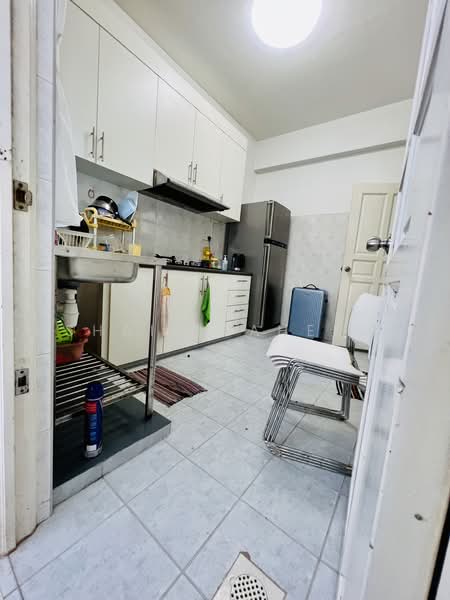 Jalan Elok, Jalan Elok, 4 Bedrooms, 4,481 sqft, Corner Terrace For Sale, by Shaik Raheem, 500161002 - Kitchen - PropertyGuru.com.sg