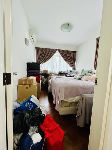 Jalan Elok, Jalan Elok, 4 Bedrooms, 4,481 sqft, Corner Terrace For Sale, by Shaik Raheem, 500161002 - Bedroom - PropertyGuru.com.sg