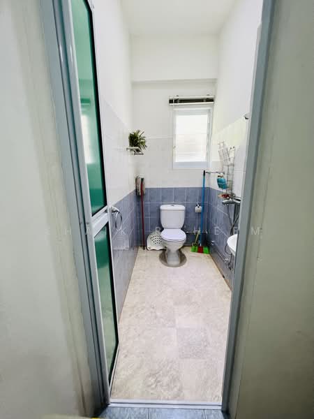 Jalan Elok, Jalan Elok, 4 Bedrooms, 4,481 sqft, Corner Terrace For Sale, by Shaik Raheem, 500161002 - Bathroom - PropertyGuru.com.sg