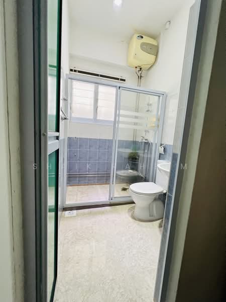 Jalan Elok, Jalan Elok, 4 Bedrooms, 4,481 sqft, Corner Terrace For Sale, by Shaik Raheem, 500161002 - Bathroom - PropertyGuru.com.sg