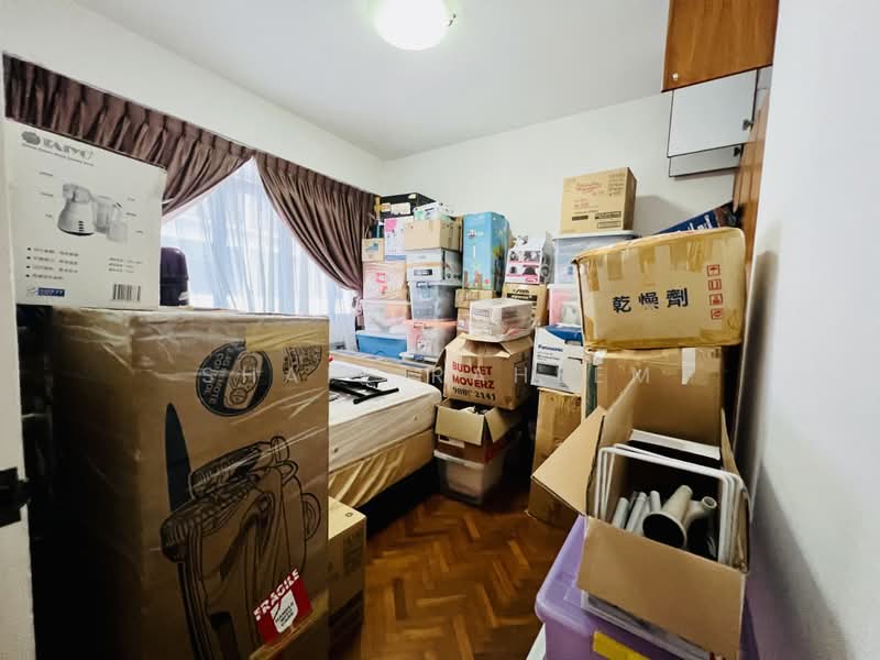 Jalan Elok, Jalan Elok, 4 Bedrooms, 4,481 sqft, Corner Terrace For Sale, by Shaik Raheem, 500161002 - Bedroom - PropertyGuru.com.sg