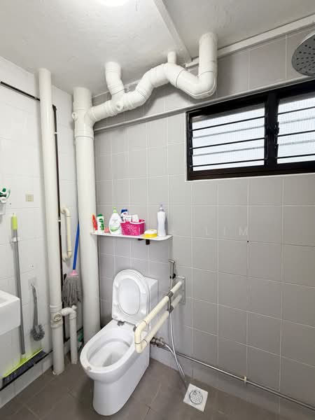 289 Yishun Avenue 6, 289 Yishun Avenue 6, 3 Bedrooms, 1,313 sqft, HDB Flat For Sale, by Natalie Lim, 500161009 - Bathroom - PropertyGuru.com.sg