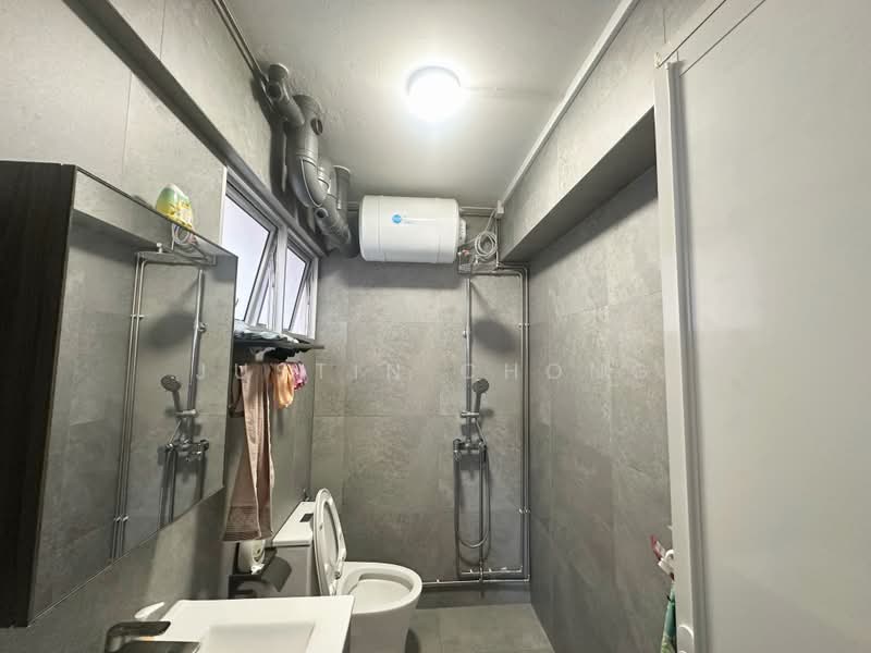 438 Choa Chu Kang Avenue 4, 438 Choa Chu Kang Avenue 4, 4 Bedrooms, 1,431 sqft, HDB Flat For Rent, by Justin Chong, 500161010 - Bathroom - PropertyGuru.com.sg