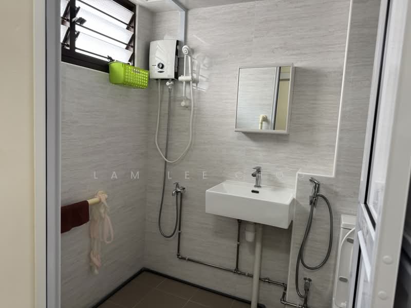 242 Bishan Street 22, 242 Bishan Street 22, Room Rental, 200 sqft, HDB Flat For Rent, by Lam Lee Choo, 500161017 - Bathroom - PropertyGuru.com.sg
