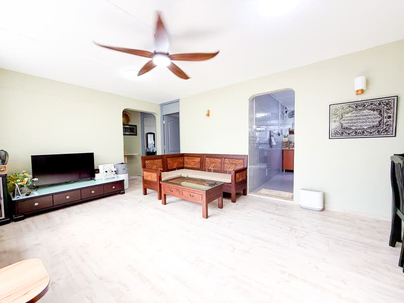501 Hougang Avenue 8, 501 Hougang Avenue 8, 3 Bedrooms, 904 sqft, HDB Flat For Sale, by Elfi Muni, 500161021 - Living Room - PropertyGuru.com.sg