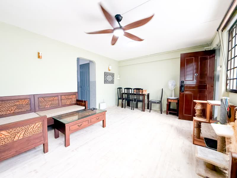 501 Hougang Avenue 8, 501 Hougang Avenue 8, 3 Bedrooms, 904 sqft, HDB Flat For Sale, by Elfi Muni, 500161021 - Living Room - PropertyGuru.com.sg