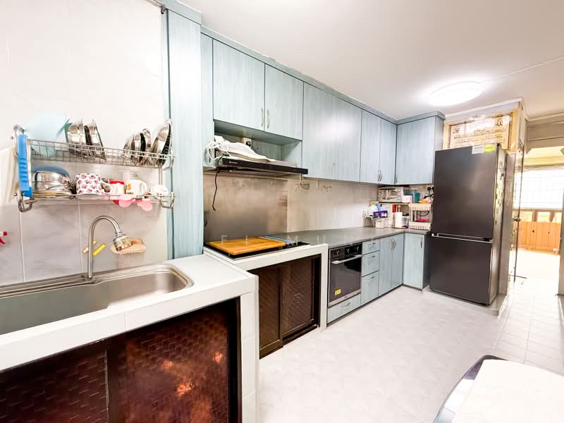 501 Hougang Avenue 8, 501 Hougang Avenue 8, 3 Bedrooms, 904 sqft, HDB Flat For Sale, by Elfi Muni, 500161021 - Kitchen - PropertyGuru.com.sg