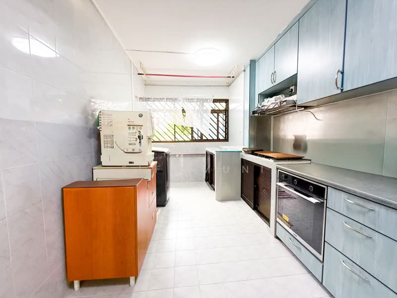 501 Hougang Avenue 8, 501 Hougang Avenue 8, 3 Bedrooms, 904 sqft, HDB Flat For Sale, by Elfi Muni, 500161021 - Kitchen - PropertyGuru.com.sg
