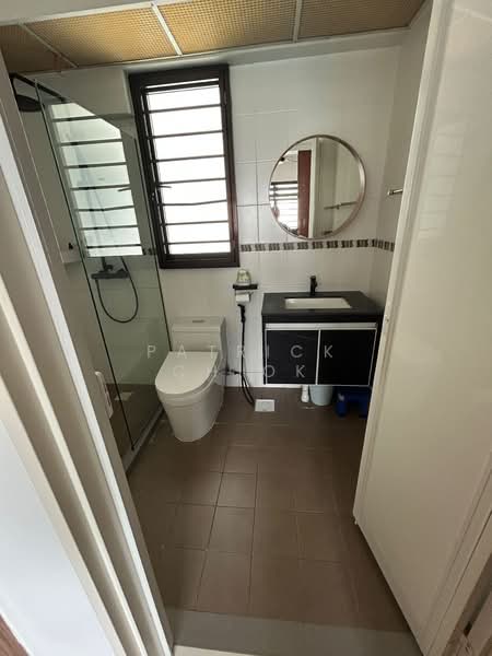 372 Jurong East Street 32, 372 Jurong East Street 32, Room Rental, 120 sqft, HDB Flat For Rent, by Patrick Chiok, 500161023 - Bathroom - PropertyGuru.com.sg