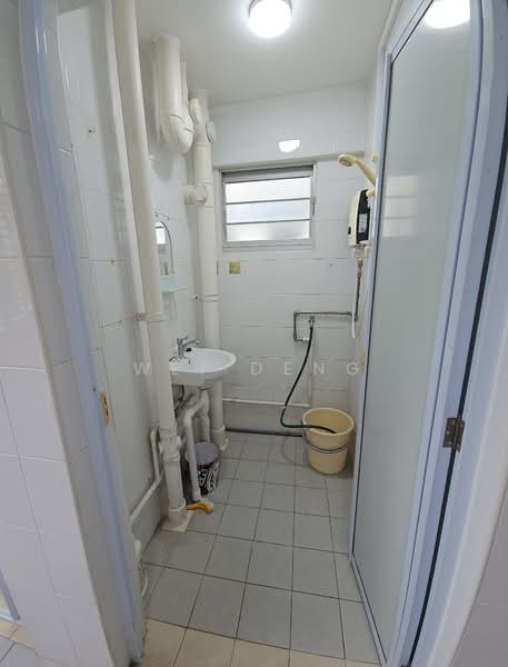 176 Boon Lay Drive, 176 Boon Lay Drive, Room Rental, 950 sqft, HDB Flat For Rent, by WEI DENG, 500161029 - Bathroom - PropertyGuru.com.sg