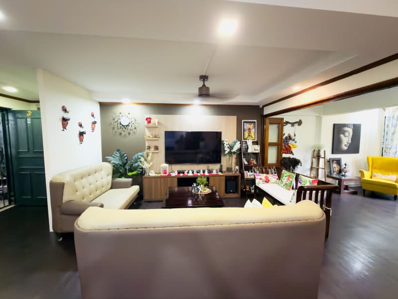 309 Canberra Road, 309 Canberra Road, 4 Bedrooms, 1,517 sqft, HDB Flat For Sale, by Latha Kannan, 500161032 - Living Room - PropertyGuru.com.sg