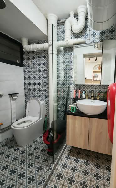 414 Commonwealth Avenue West, 414 Commonwealth Avenue West, 3 Bedrooms, 1,345 sqft, HDB Flat For Sale, by Patrick Chee, 500161033 - Bathroom - PropertyGuru.com.sg
