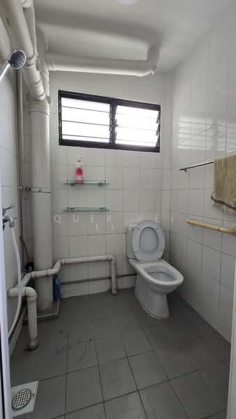 219 Yishun Street 21, 219 Yishun Street 21, 2 Bedrooms, 721 sqft, HDB Flat For Rent, by Quek Pei Lin, 500161053 - Bathroom - PropertyGuru.com.sg