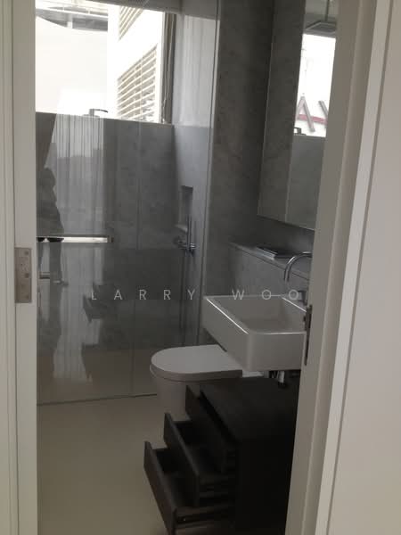 Scotts Square, 6 Scotts Road, 3 Bedrooms, 1,240 sqft, Condominium For Rent, by Larry Woo, 500161057 - Bathroom - PropertyGuru.com.sg