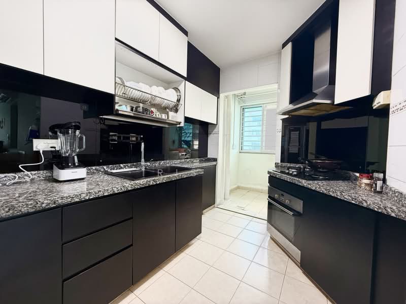 211C Compassvale Lane, 211C Compassvale Lane, 3 Bedrooms, 1,023 sqft, HDB Flat For Sale, by Iris Ho, 500161064 - Kitchen - PropertyGuru.com.sg