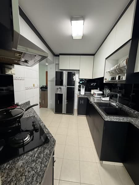 211C Compassvale Lane, 211C Compassvale Lane, 3 Bedrooms, 1,023 sqft, HDB Flat For Sale, by Iris Ho, 500161064 - Kitchen - PropertyGuru.com.sg