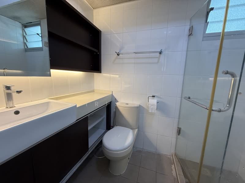211C Compassvale Lane, 211C Compassvale Lane, 3 Bedrooms, 1,023 sqft, HDB Flat For Sale, by Iris Ho, 500161064 - Master Bathroom - PropertyGuru.com.sg