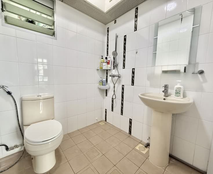 211C Compassvale Lane, 211C Compassvale Lane, 3 Bedrooms, 1,023 sqft, HDB Flat For Sale, by Iris Ho, 500161064 - Common Bathroom - PropertyGuru.com.sg