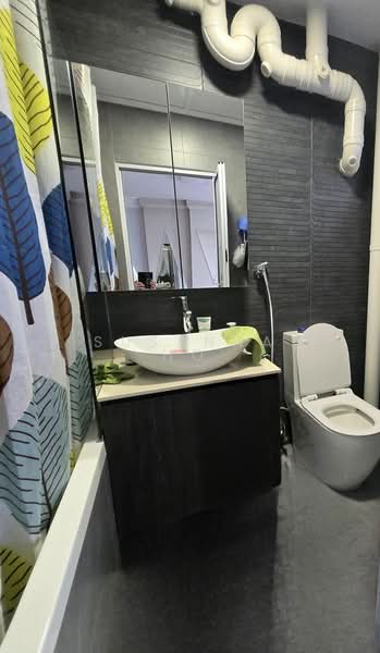160 Yung Ping Road, 160 Yung Ping Road, 4 Bedrooms, 145 sqft, HDB Flat For Sale, by Susanna Ho, 500161078 - Bathroom - PropertyGuru.com.sg