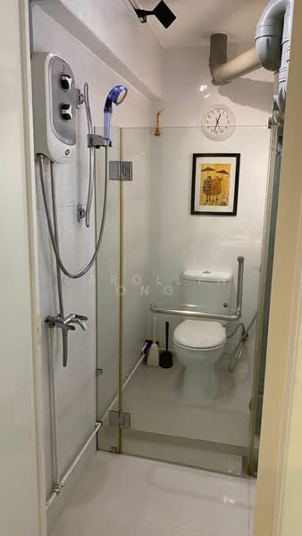 14 Taman Ho Swee, 14 Taman Ho Swee, 2 Bedrooms, 581 sqft, HDB Flat For Rent, by Carollyn Ong, 500161114 - Bathroom - PropertyGuru.com.sg