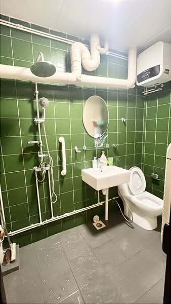 613 Choa Chu Kang Street 62, 613 Choa Chu Kang Street 62, 4 Bedrooms, 1,143 sqft, HDB Flat For Rent, by Patrick Nelson, 500161116 - Bathroom - PropertyGuru.com.sg