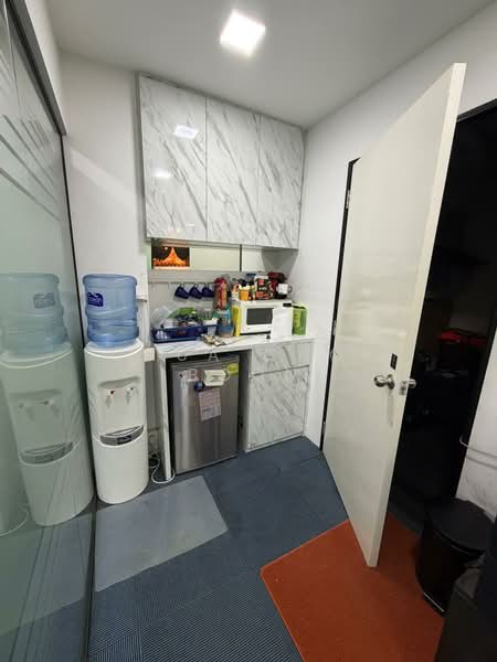 International Plaza, 10 Anson Road, 969 sqft, Office For Rent, by Chua Chor Boon, 500161117 - Kitchen - CommercialGuru.com.sg
