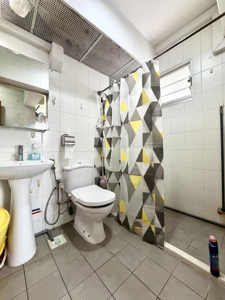 433A Sengkang West Way, 433A Sengkang West Way, 3 Bedrooms, 1,001 sqft, HDB Flat For Sale, by Amelia Chia, 500161126 - Bathroom - PropertyGuru.com.sg