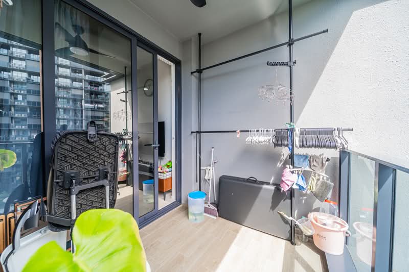 Parc Esta, 822 Sims Avenue, 2 Bedrooms, 603 sqft, Condominium For Sale, by Kin ,, 500161138 - Balcony - PropertyGuru.com.sg
