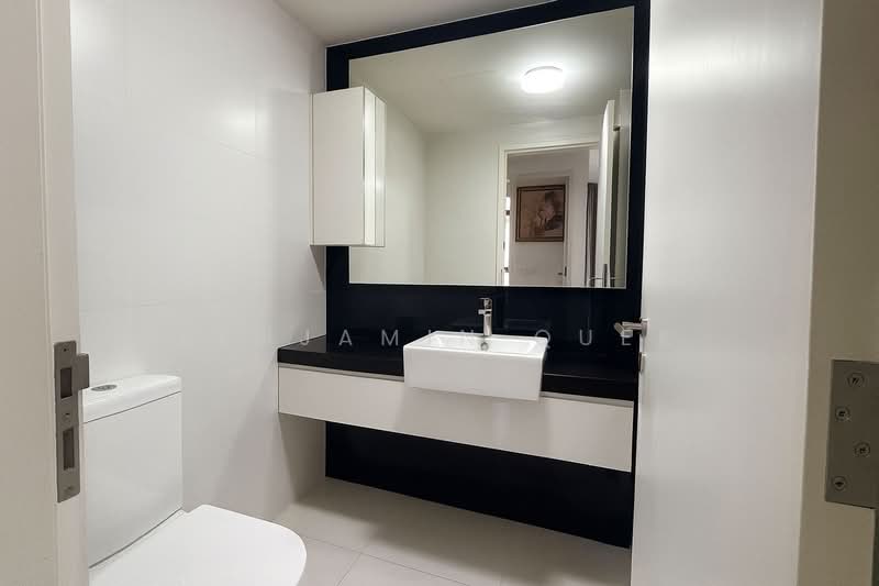 The Interlace, 180 Depot Road, 2 Bedrooms, 1,055 sqft, Condominium For Sale, by Benjamin Quek, 500161139 - Bathroom - PropertyGuru.com.sg