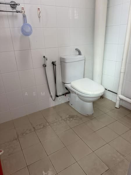 422 Tampines Street 41, 422 Tampines Street 41, 3 Bedrooms, 11,945 sqft, HDB Flat For Sale, by Asmah Mohd Noor, 500161151 - Bathroom - PropertyGuru.com.sg