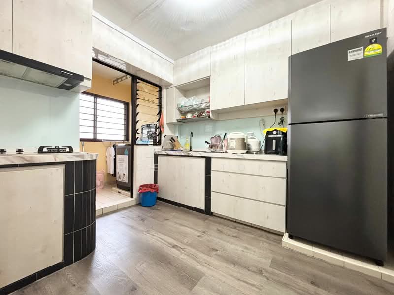 128 Rivervale Street, 128 Rivervale Street, 3 Bedrooms, 1,076 sqft, HDB Flat For Sale, by Reene Tok, 500161157 - Kitchen - PropertyGuru.com.sg