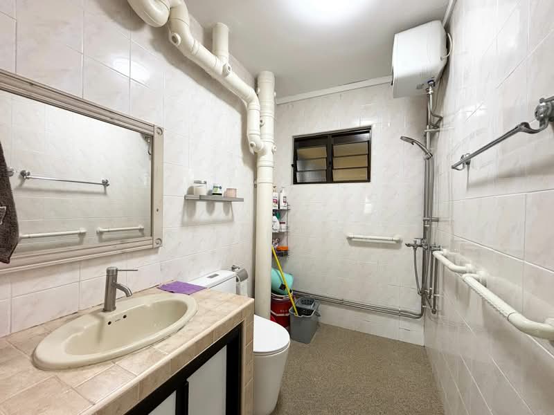 128 Rivervale Street, 128 Rivervale Street, 3 Bedrooms, 1,076 sqft, HDB Flat For Sale, by Reene Tok, 500161157 - Bathroom - PropertyGuru.com.sg
