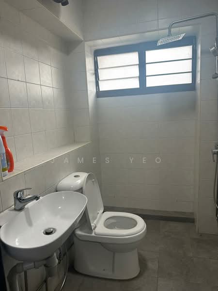 444 Choa Chu Kang Avenue 4, 444 Choa Chu Kang Avenue 4, Room Rental, 216 sqft, HDB Flat For Rent, by James Yeo, 500161158 - Bathroom - PropertyGuru.com.sg
