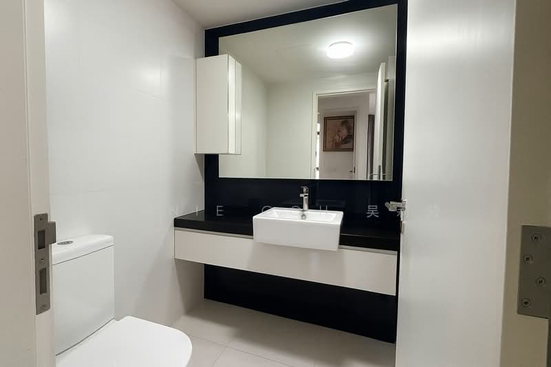 The Interlace, 180 Depot Road, 2 Bedrooms, 1,055 sqft, Condominium For Sale, by Lennie Goh 吴莉玲, 500161163 - Bathroom - PropertyGuru.com.sg