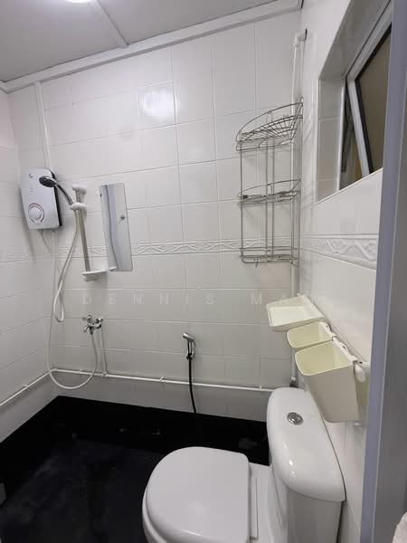 53 Stirling Road, 53 Stirling Road, 2 Bedrooms, 840 sqft, HDB Flat For Rent, by Dennis Mah, 500161171 - Bathroom - PropertyGuru.com.sg