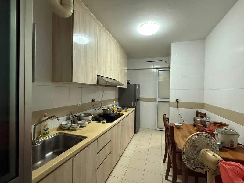 432B Yishun Avenue 1, 432B Yishun Avenue 1, 4 Bedrooms, 1,205 sqft, HDB Flat For Sale, by Alan Huy, 500161182 - Kitchen - PropertyGuru.com.sg