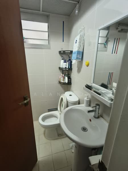 432B Yishun Avenue 1, 432B Yishun Avenue 1, 4 Bedrooms, 1,205 sqft, HDB Flat For Sale, by Alan Huy, 500161182 - Bathroom - PropertyGuru.com.sg