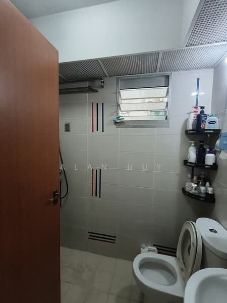432B Yishun Avenue 1, 432B Yishun Avenue 1, 4 Bedrooms, 1,205 sqft, HDB Flat For Sale, by Alan Huy, 500161182 - Bathroom - PropertyGuru.com.sg
